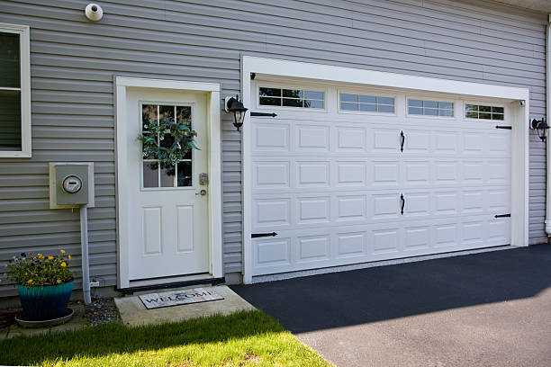 24/7 Emergency Garage Door Panel Replacement experts in Seadrift, TX